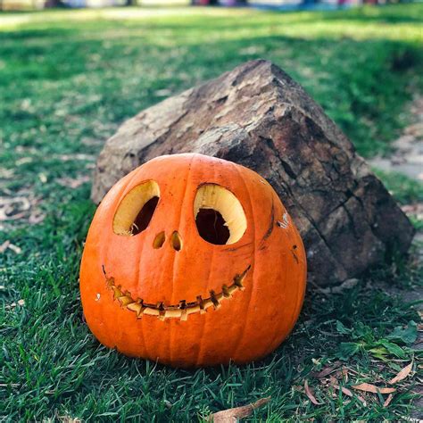 Happy Pumpkin Faces Carving Ideas