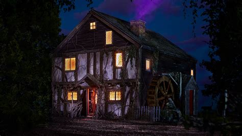 The Hocus Pocus House in Salem, Massachusetts, Is Hitting Airbnb ...