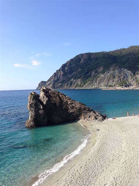 The Beautiful Beach in Monterosso www.cinqueterreitaly.co.uk www.cinqueterrecookingschool.com ...