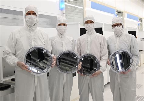 Siltronic AG produces first wafers in its new Singapore fab – Siltronic ...