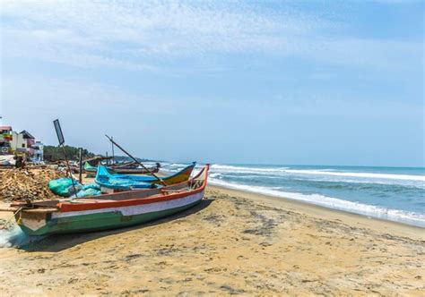 Premium Photo | Beach at mahabalipuram in chennai