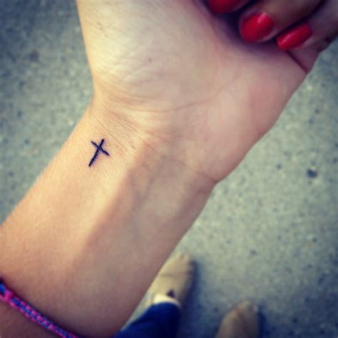 35 Inspiring Cool Wrist Tattoos For Men & Women To Get Now