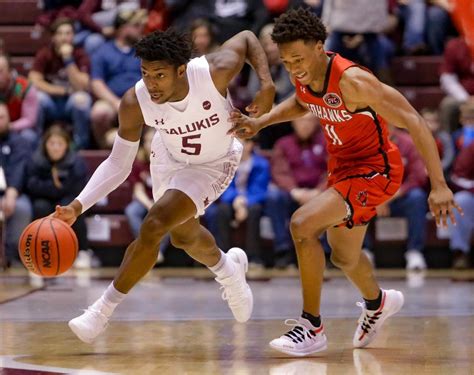 SIU Men's Basketball | Salukis, sophomore core set to open season at ...