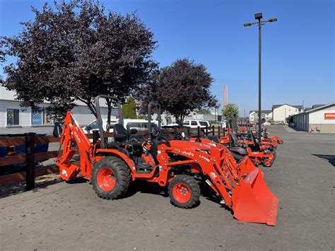 Kubota B2601 Tractor Loader Backhoe for Sale in Yelm, WA - OfferUp