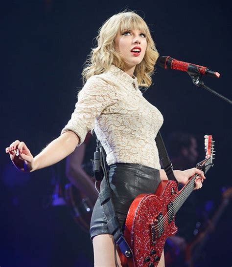 Taylor Swift Red Tour at the Scottrade Center 3/18/13: Review, Photos ...