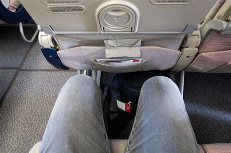 Emirates A380 Economy Class Legroom : r/brasilisnet