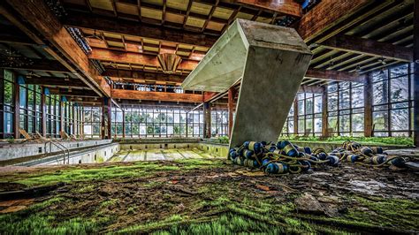 Escape Into 32 Photographs of Hauntingly Beautiful Abandoned Places ...