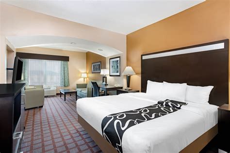 La Quinta Inn & Suites by Wyndham Indianapolis Airport West | Plainfield, IN Hotels