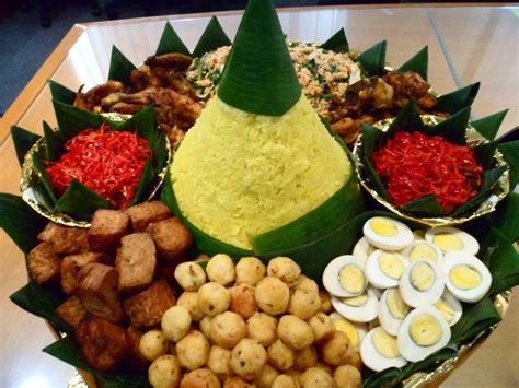 nasi tumpeng | Indonesian food | Pinterest | Indonesian food, Food and ...