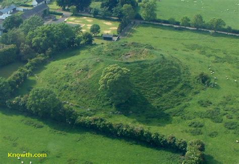 Newgrange and Knowth, Boyne Valley - Aerial Images