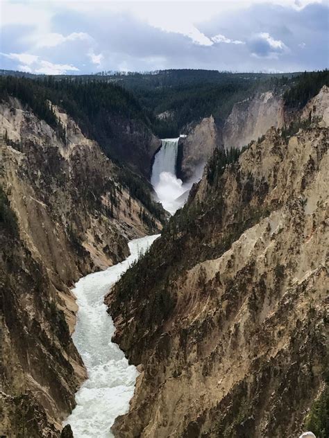 Waterfall at the Grand Canyon of the Yellowstone [3024x4032] | Fotos de ...