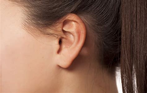 9 Best Home Remedies For Lump Behind Ear (Symptoms And Causes)