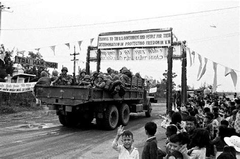 US Marines arriving Da Nang 50 years ago today as US ground war in ...