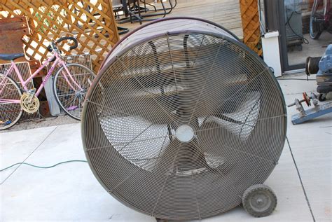 Huge-Industrial-Fan-6832.jpg of HUGE 48 in INDUSTRIAL BLOWER FAN, 115v, PORTABLE