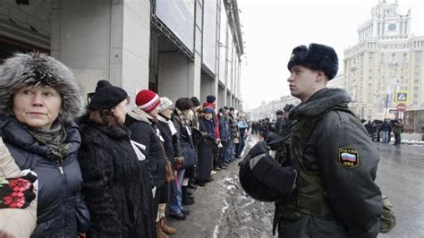 Opposition Join Hands in Anti-Putin Protest