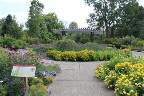 File:Matthaei Botanical Gardens Gateway Garden of New World Plants.JPG - Wikimedia Commons