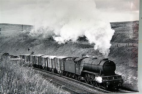 Photo LNER V2 BW | LNER Class V2 60835 approaches Whitrope S… | Flickr