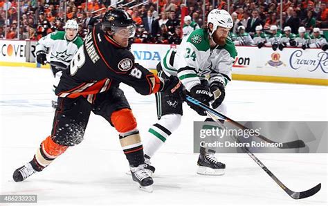 667 Teemu Selanne Stanley Cup Photos & High Res Pictures - Getty Images