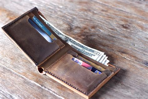 Exquisite Leather Bifold Wallet for Men - Gifts For Men