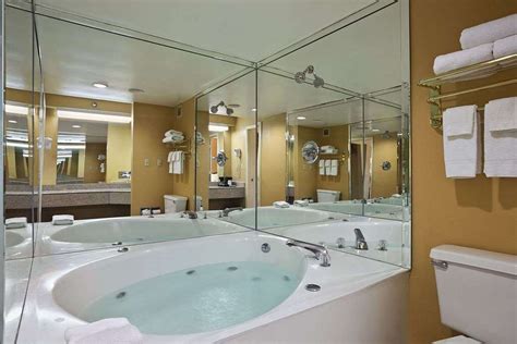 27 BEST Nashville Hotels with Jacuzzi in room ️ 2024