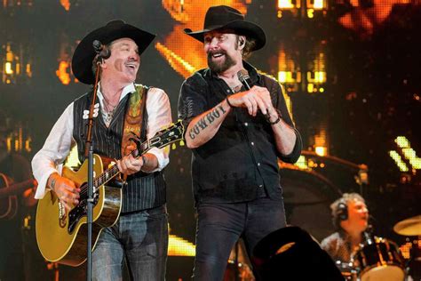 Brooks & Dunn sing 30+ years of hits at Houston Rodeo concert