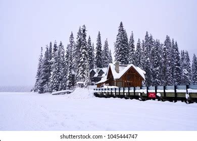 Yoho National Park Canada 23 Jan Stock Photo 1045444747 | Shutterstock