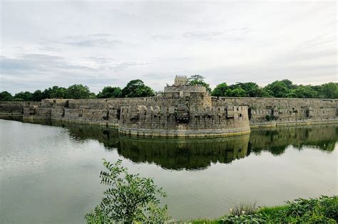 Visit Vellore Fort: The Place Where Tipu Sultan's Family And The Last ...