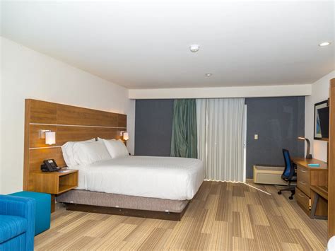 Holiday Inn Express San Diego Airport-Old Town Guest Room & Suite Options