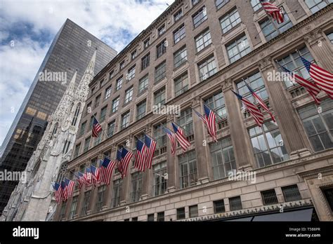 Saks fifth avenue new york hi-res stock photography and images - Alamy