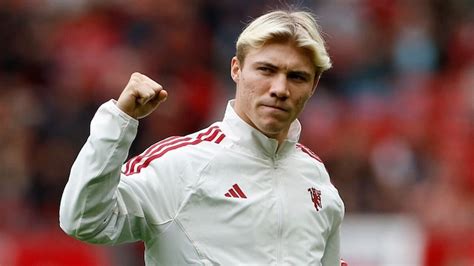 Rasmus Hojlund is determined to score goals and win trophies: Manchester United boss Erik ten ...