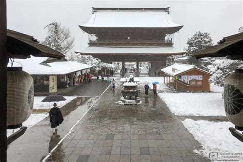 Winter at Zenkōji Temple, Nagano, Japan | Norbert Woehnl Photography