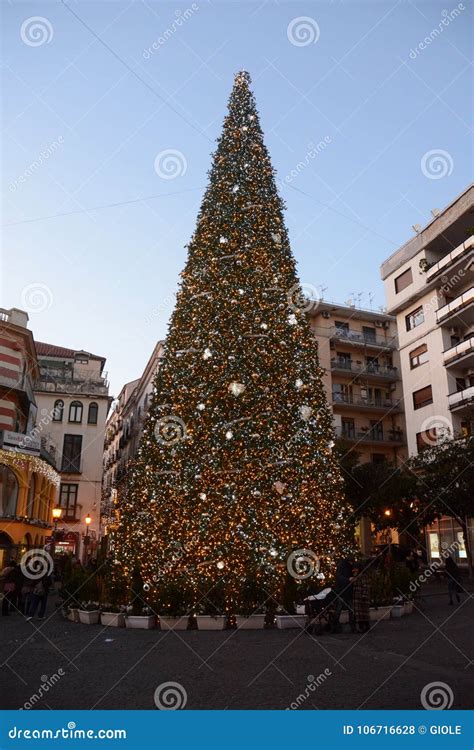 CHRISTMAS TREE LIGHTS, SALERNO, SOUTH ITALY Editorial Stock Photo - Image of luci ...