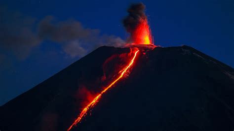 In Photos: Eurasia’s Highest Volcano Erupts in Russia’s Kamchatka - The ...