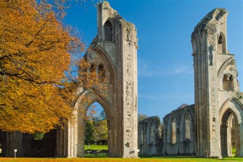 Glastonbury Abbey History, Photos & Visiting Information