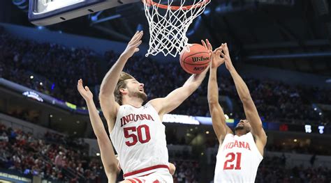 Indiana Basketball: Hoosiers must solve second half woes in order to win