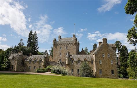 Cawdor Castle - Loch Ness Escapes