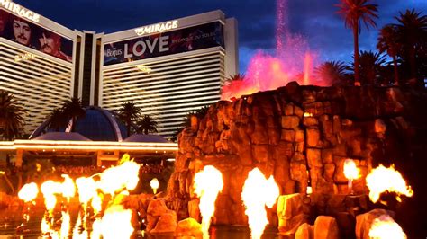 [4K] MUST SEE Las Vegas Strip Entertainment - The Mirage Volcano Eruption Show - YouTube