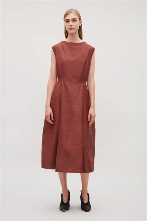 An elegant style, this dress is made from a light, sculptured mulberry silk and wool blend with ...