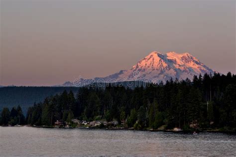 Mount Rainier Sunset stock image. Image of peak, snow - 1209159