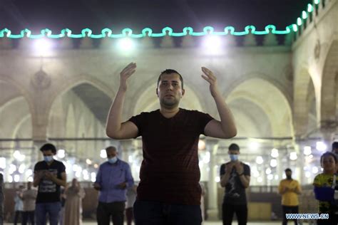 Muslims offer Laylat al-Qadr night prayer during Islamic holy month of Ramadan in Egypt - Xinhua ...