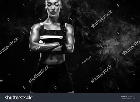 100,059 Gym Black White Woman Images, Stock Photos & Vectors | Shutterstock