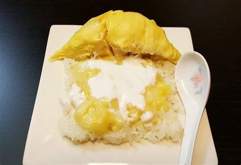 How to make Pulut Durian (Durian with Sticky Rice) | Singapore Food