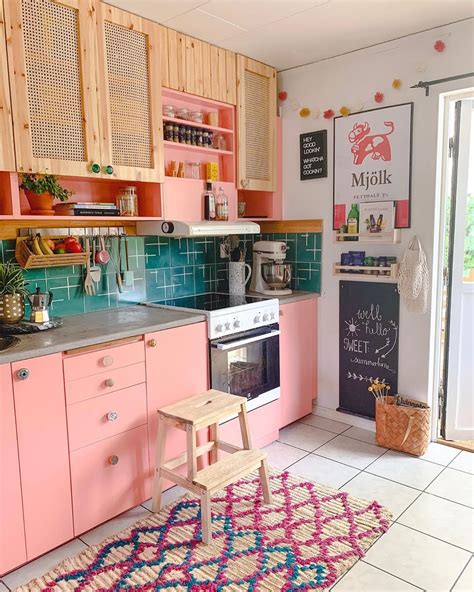 8 Colorful Kitchen Cabinets - Flea Market Finds: Home and Garden ...