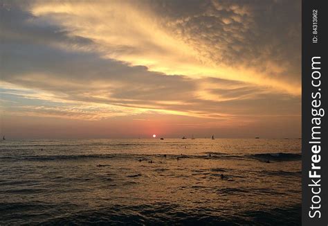 Sunset Above Pacific Ocean - View From Waikiki Wall In Honolulu On Oahu Island, Hawaii. - Free ...