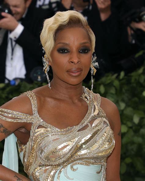 Mary J Blige Stuns with Her Snatched Body & Tattoos in Skimpy White ...