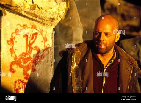 BRUCE WILLIS, TWELVE MONKEYS, 1995 Stock Photo - Alamy