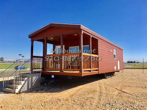 Tiny Home- 2 bedroom tiny home cabin with porch