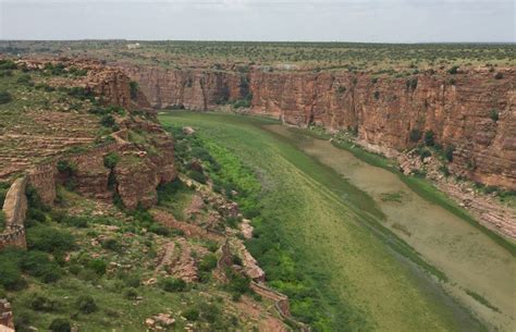 Gandikota Fort and Canyon | A Complete Guide with Lovely Pictures!