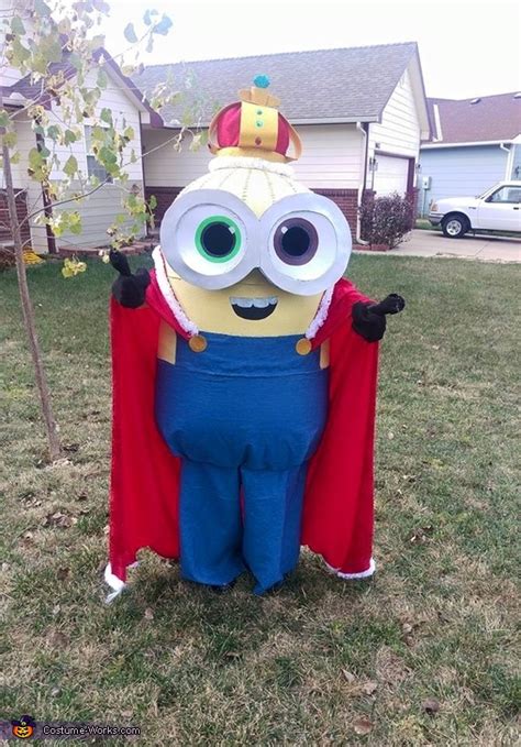 King Bob the Minion Costume | DIY Tutorial - Photo 4/7