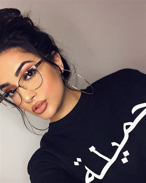 Pin by Daithi on Girls with glasses | Glasses eye makeup, Glasses makeup, Glasses fashion